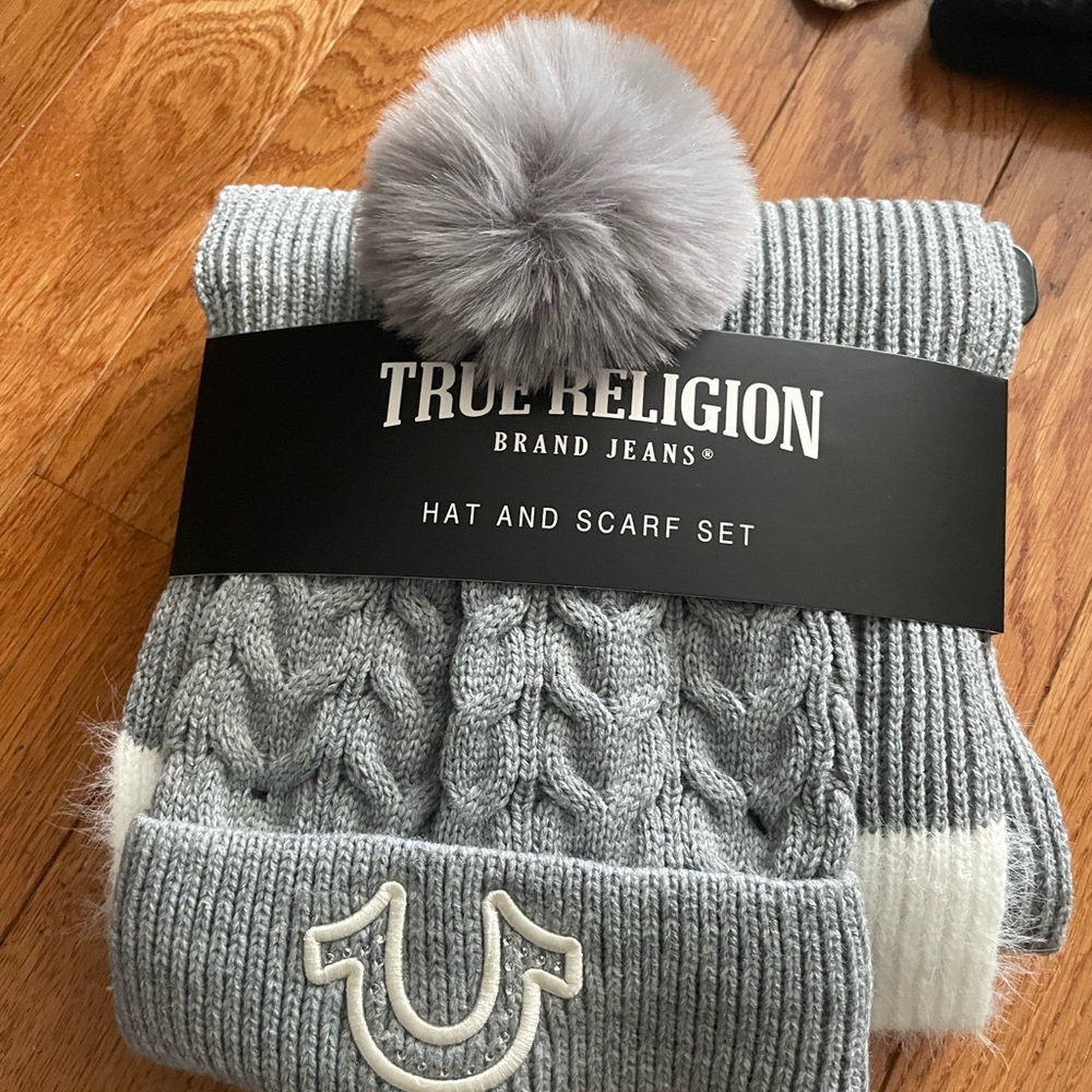 True religion hat and scarf set